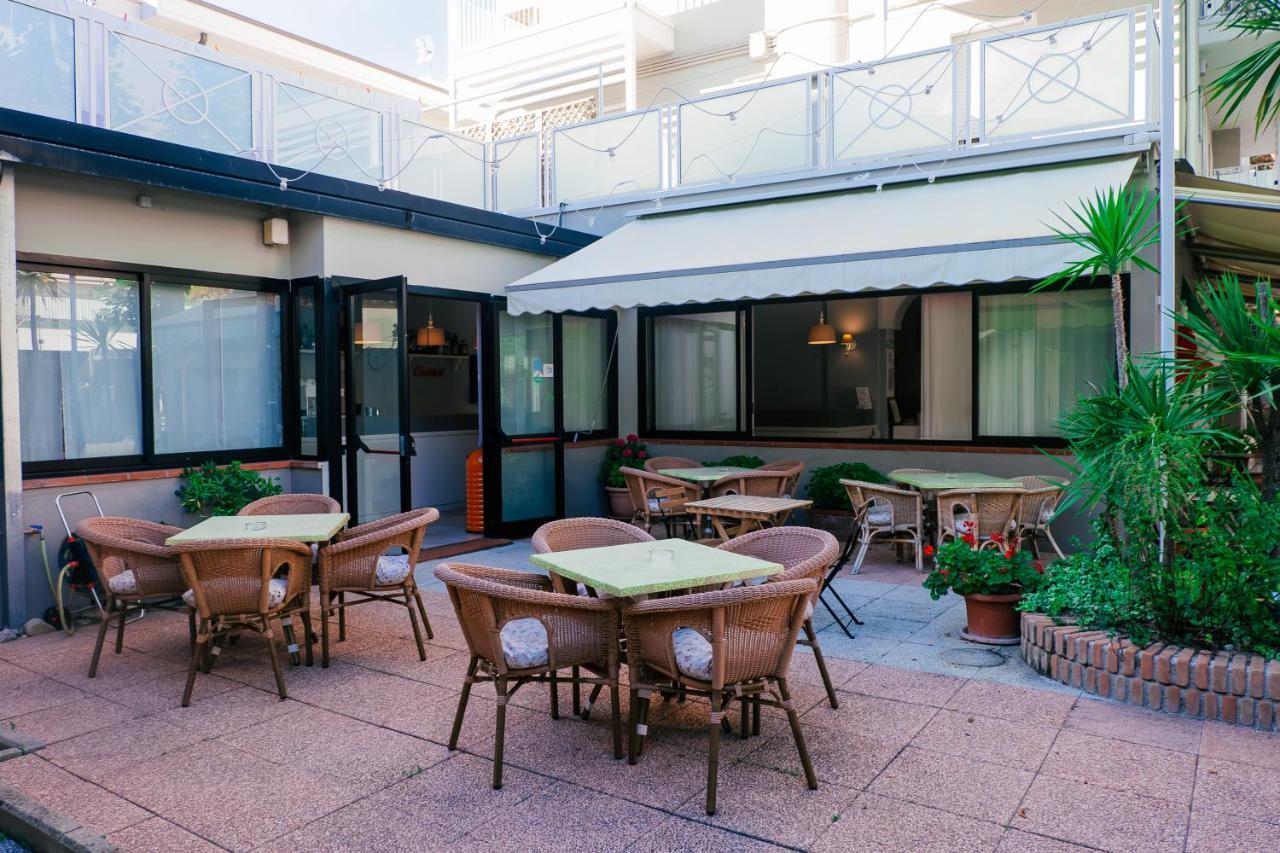 Hotel Jolie Riccione Exteriör bild
